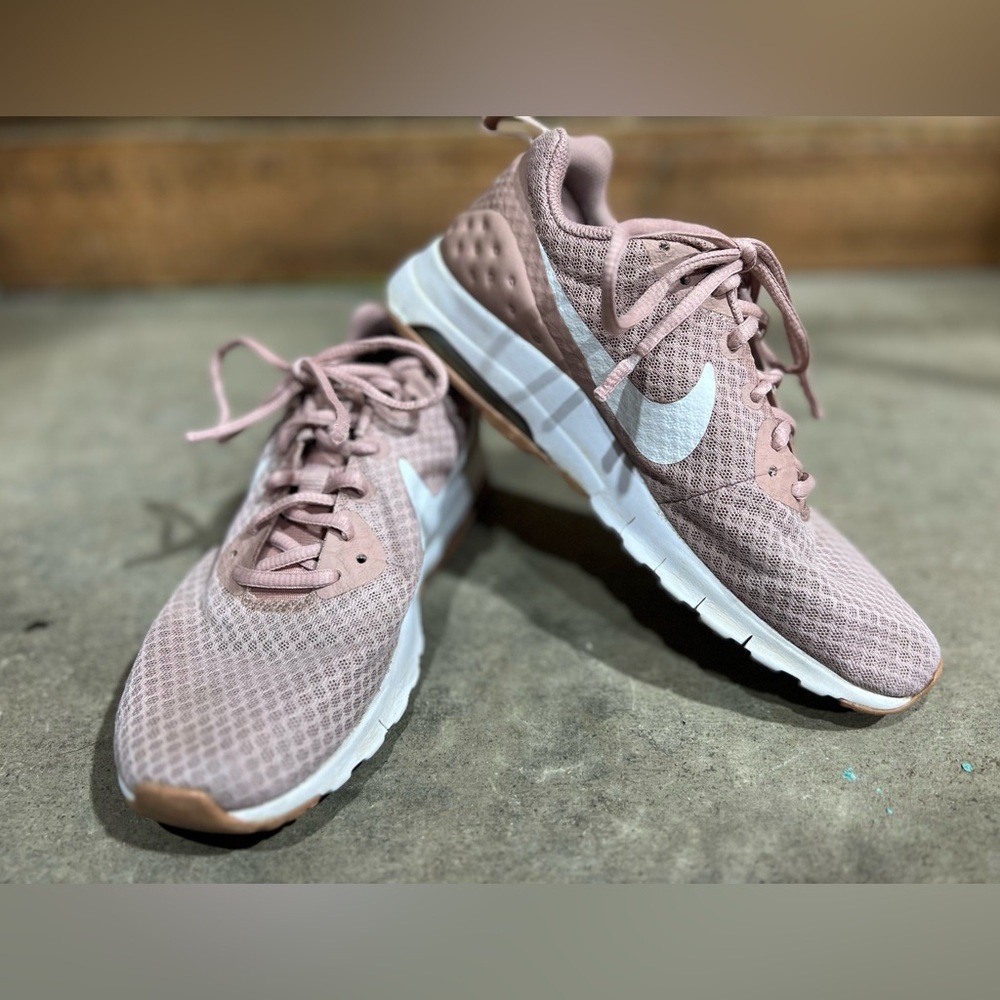 Nike Air Max Motion Particle Athletic Shoes Pink Woman’s Size 8